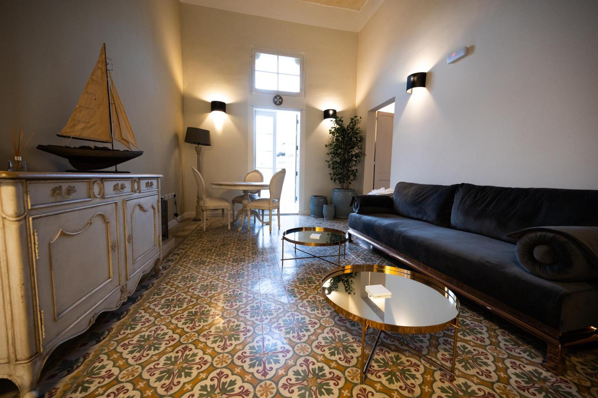 Grand Arcanum Apartment 2 - Comfortable And Elegant 森格莱阿 外观 照片