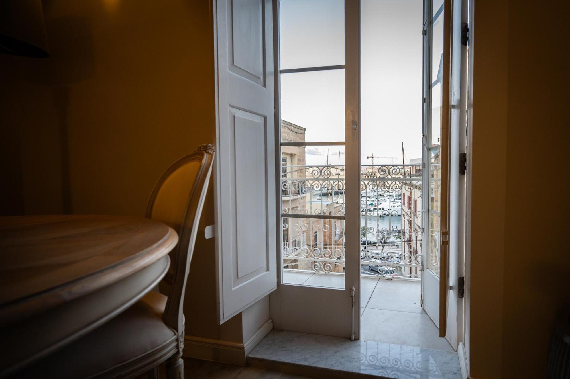 Grand Arcanum Apartment 2 - Comfortable And Elegant 森格莱阿 外观 照片