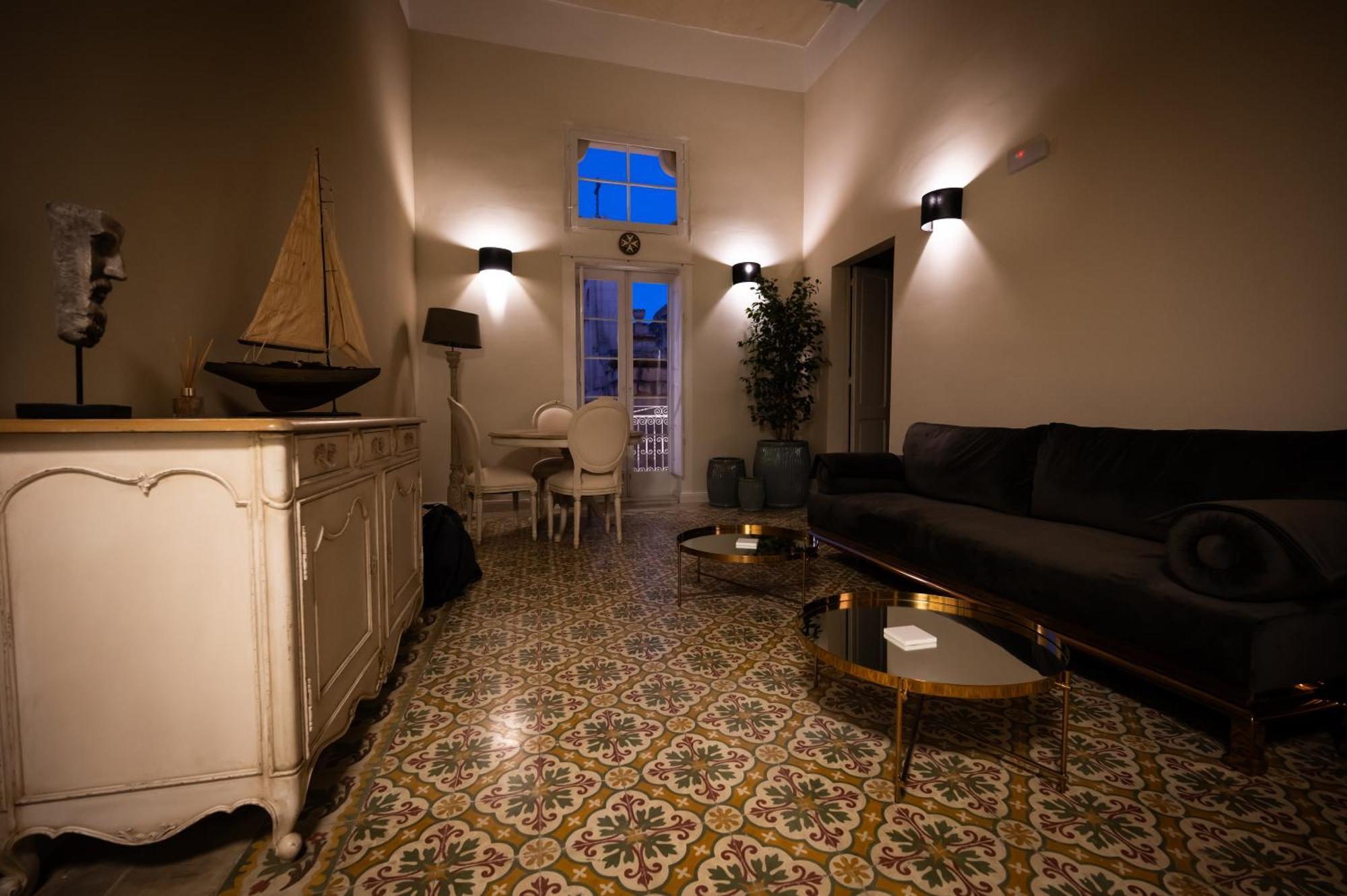 Grand Arcanum Apartment 2 - Comfortable And Elegant 森格莱阿 外观 照片