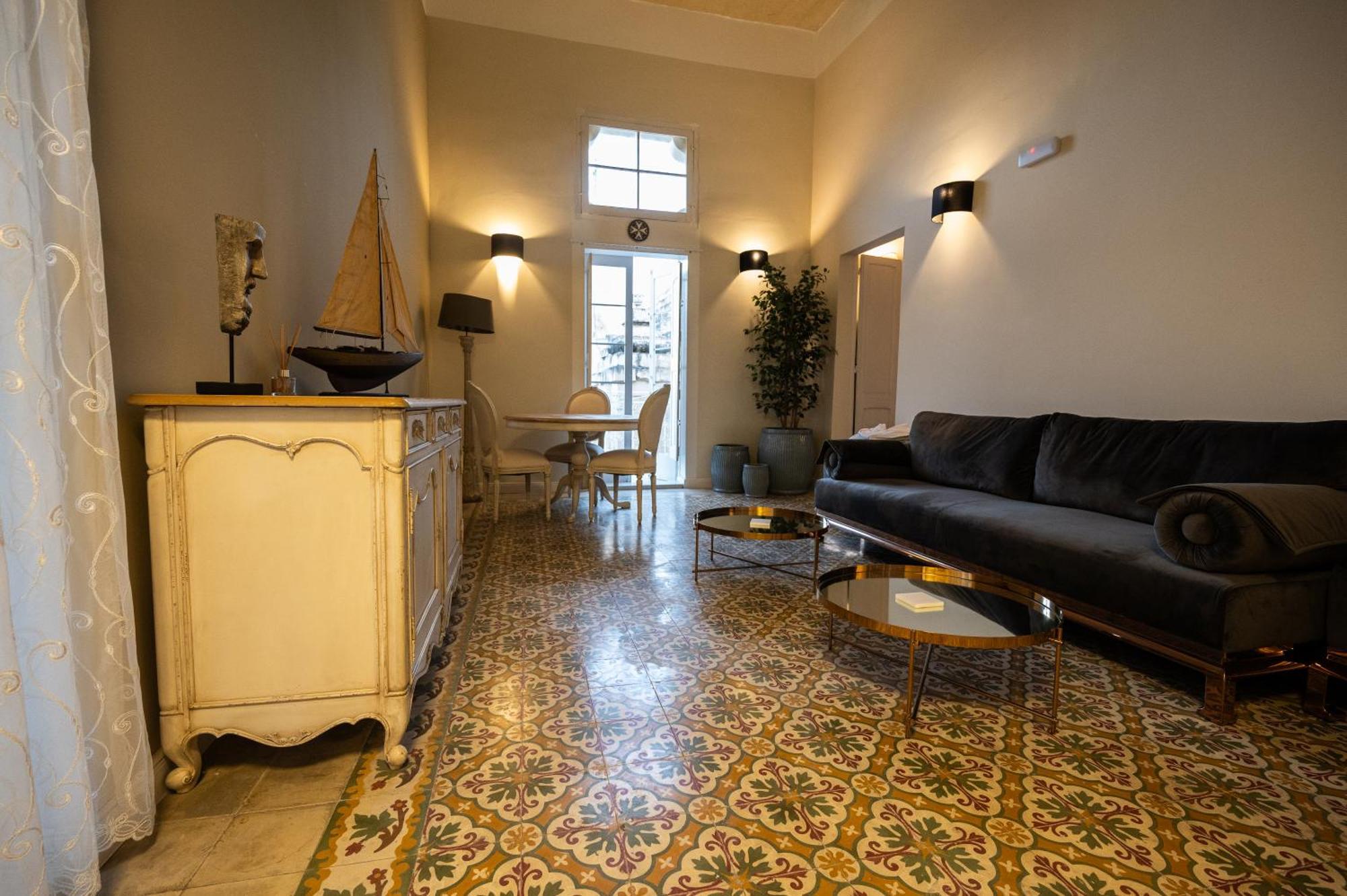 Grand Arcanum Apartment 2 - Comfortable And Elegant 森格莱阿 外观 照片