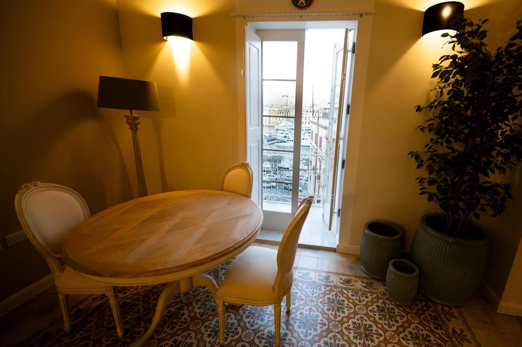 Grand Arcanum Apartment 2 - Comfortable And Elegant 森格莱阿 外观 照片